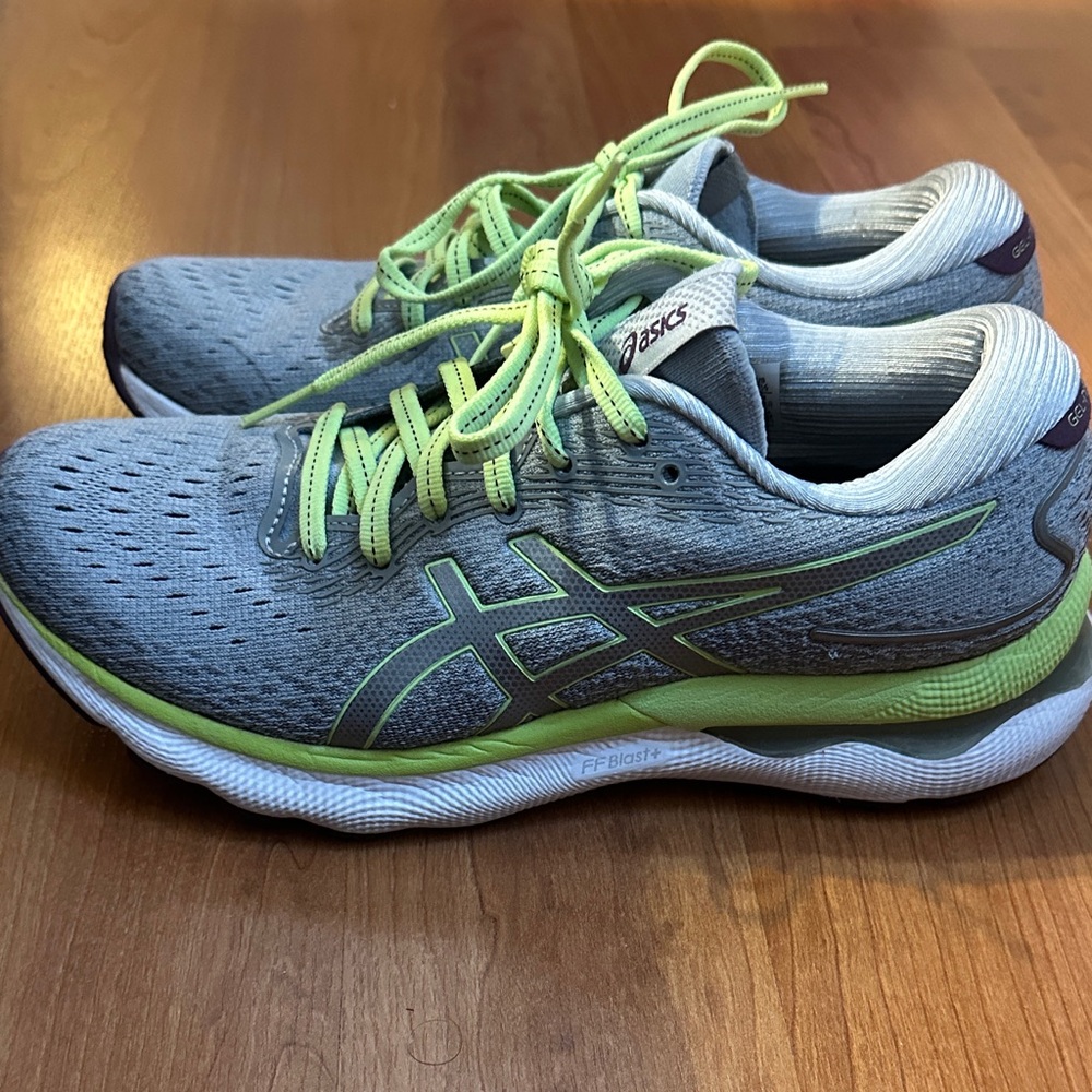 Adidas Women’s Grey and Green Sneakers Size 7 1/2 - Picture 2 of 6